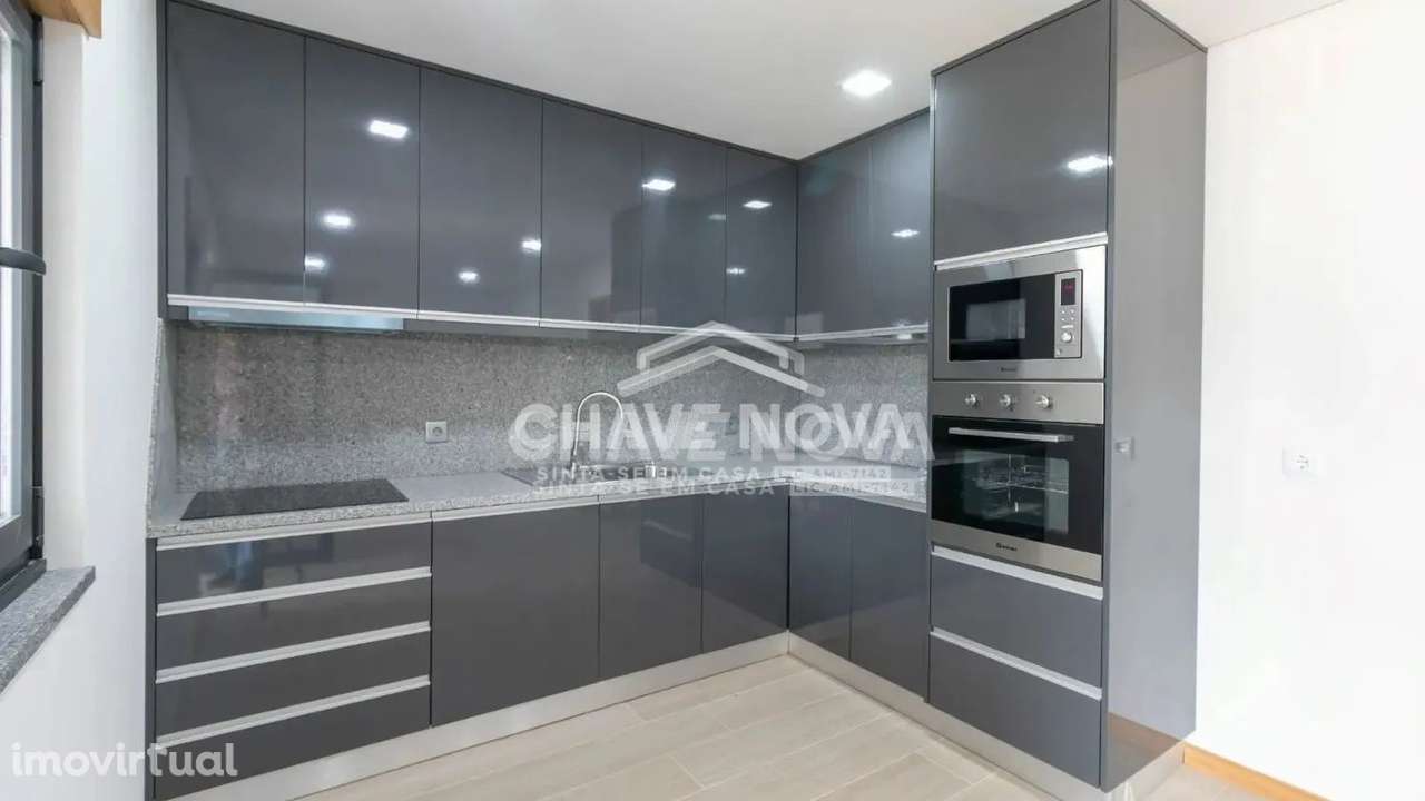 MORADIA GEMINADA Arrifana S. M. da Feira REFª SMF/03036/RS - Grande imagem: 2/29