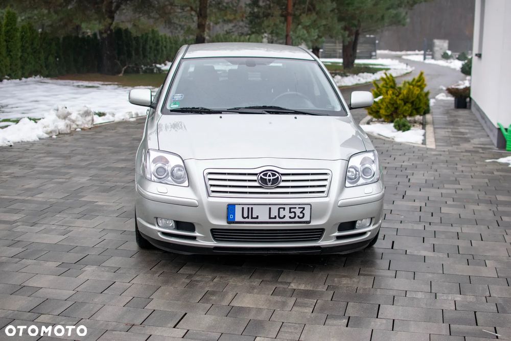 Toyota Avensis - 11