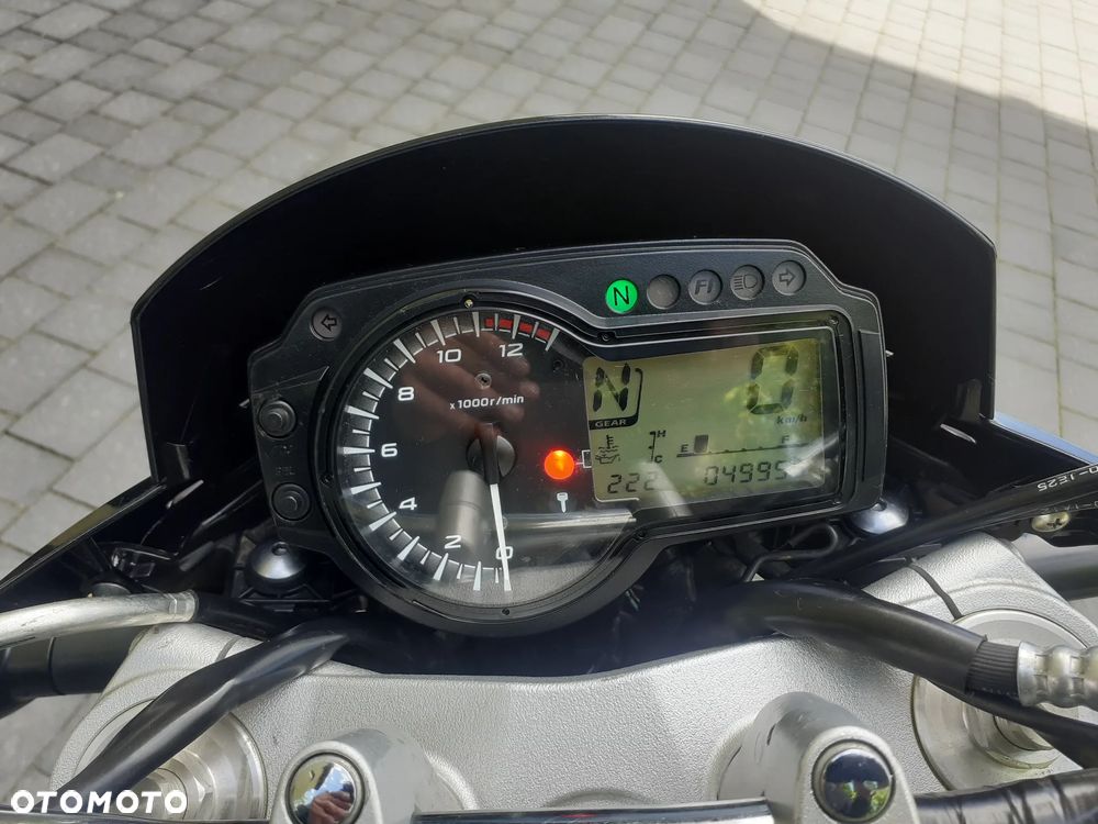 Suzuki GSR - 6
