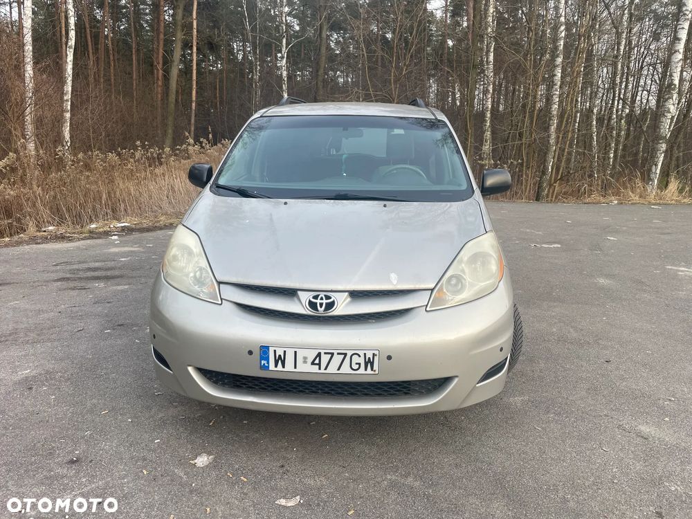 Toyota Sienna - 2