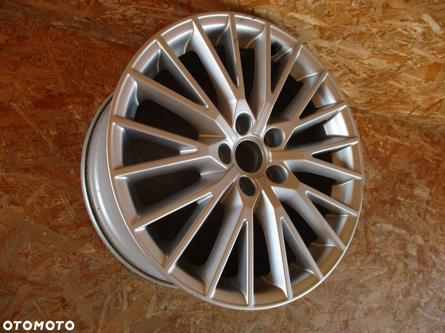 FELGA ALUMINIOWA AUDI TT 8S 8,5Jx18 ET50 5x112 - 2