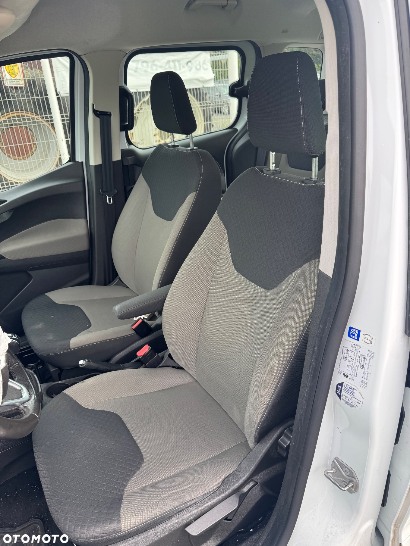 Ford Tourneo Courier 1.5 TDCi S&S Trend - 10