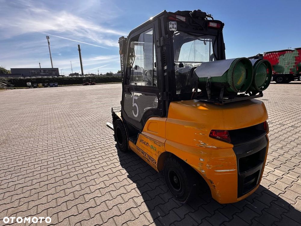 Hyundai 35LN-9A - 4