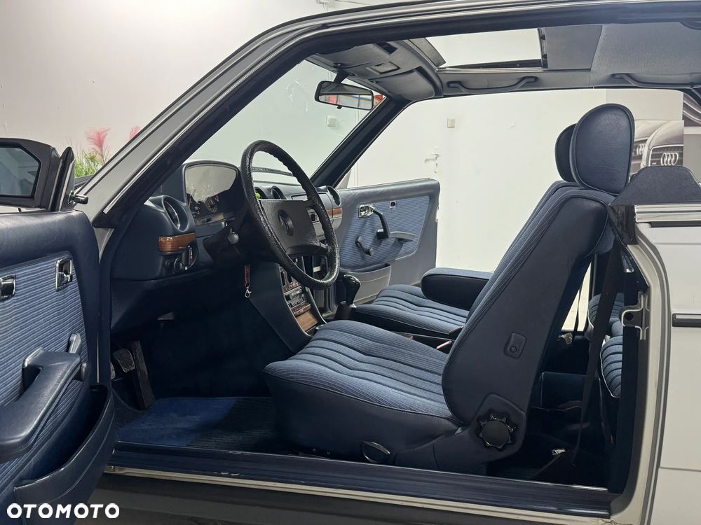 Mercedes-Benz W123 - 23