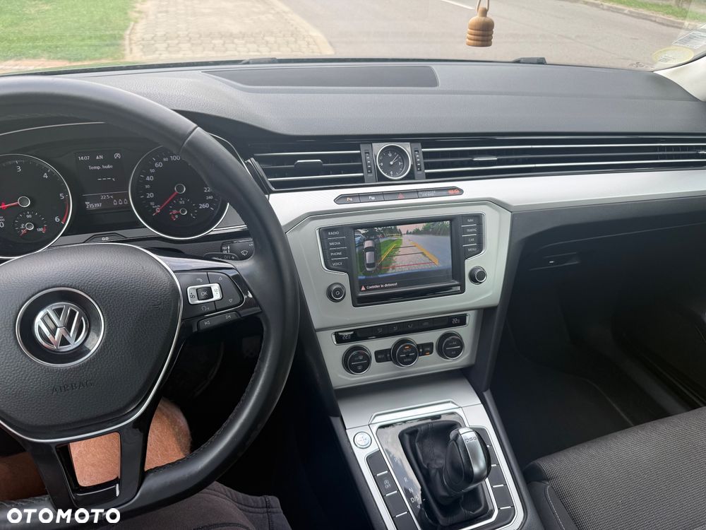Volkswagen Passat 1.6 TDI SCR DSG Comfortline - 8