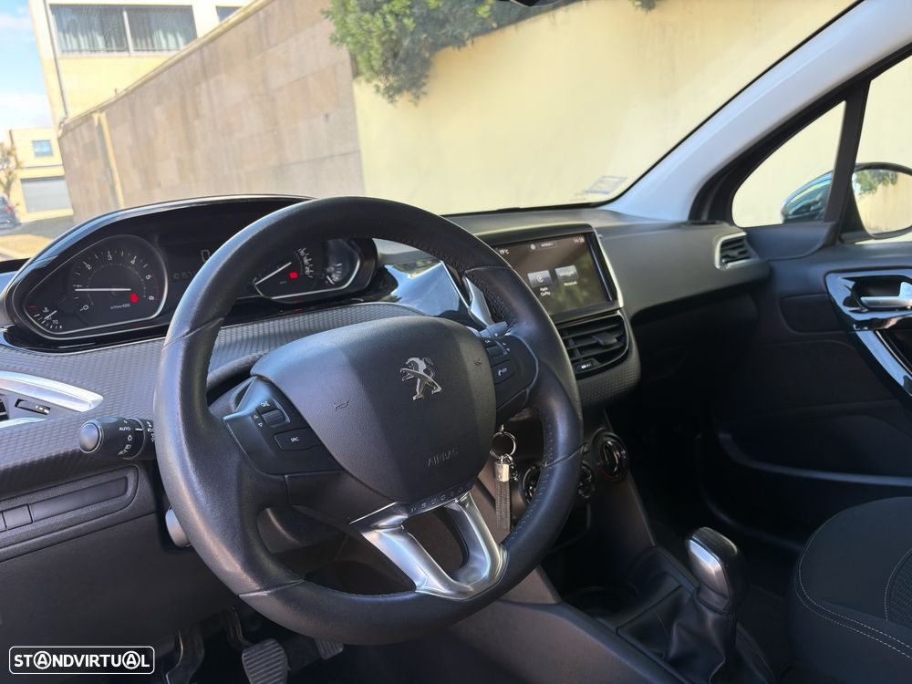 Peugeot 208 1.6 BlueHDi Style - 26