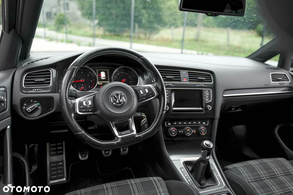 Volkswagen Golf - 14