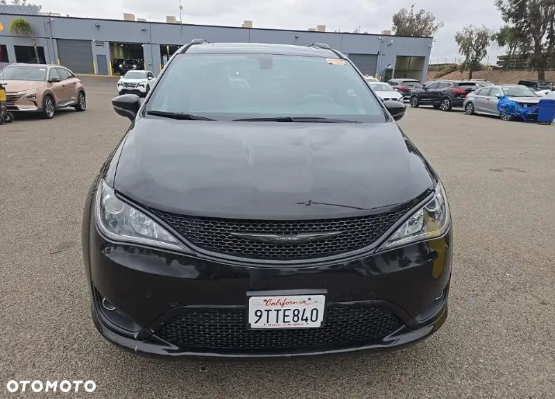Chrysler Pacifica - 2