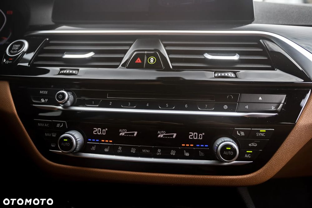 BMW Seria 5 520i Sport Line sport - 27