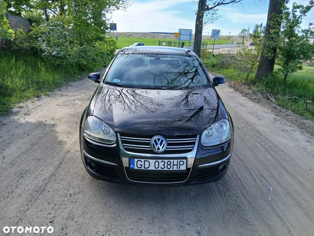 Volkswagen Jetta 1.9 TDI Sportline - 4