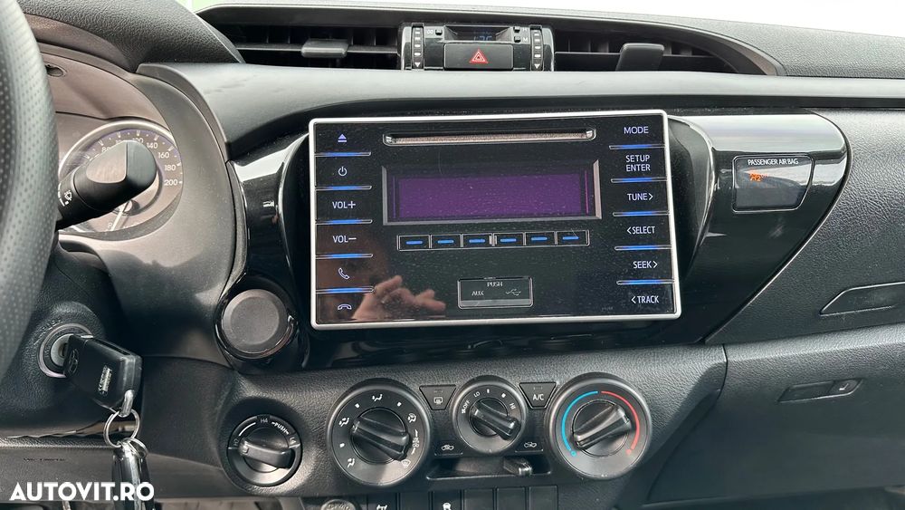 Toyota Hilux 4x4 Double Cab M/T Comfort - 7