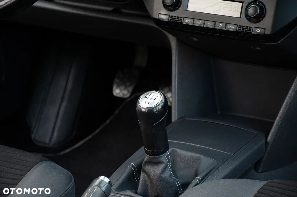 Volkswagen Polo 1.6 United - 26