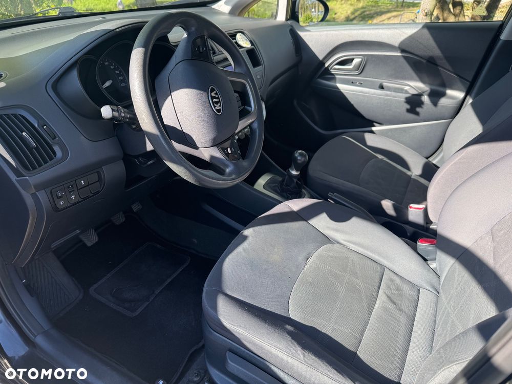 Kia Rio - 10