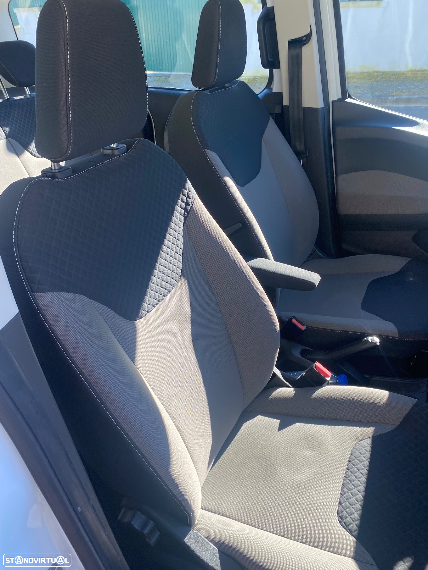 Ford Tourneo Courier 1.5 TDCi Ambiente - 14
