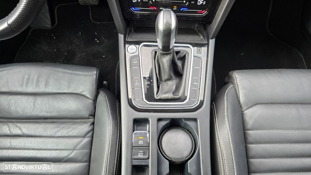 VW Passat Variant - 48