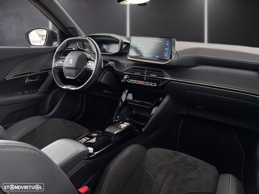 Peugeot 2008 1.2 PureTech GT EAT8 - 21