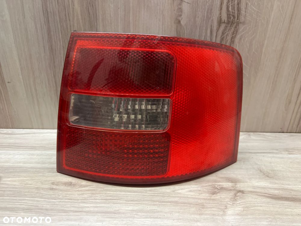 LAMPA TYLNA PRAWA AUDI A6 C5 FL LIFT KOMBI - 1