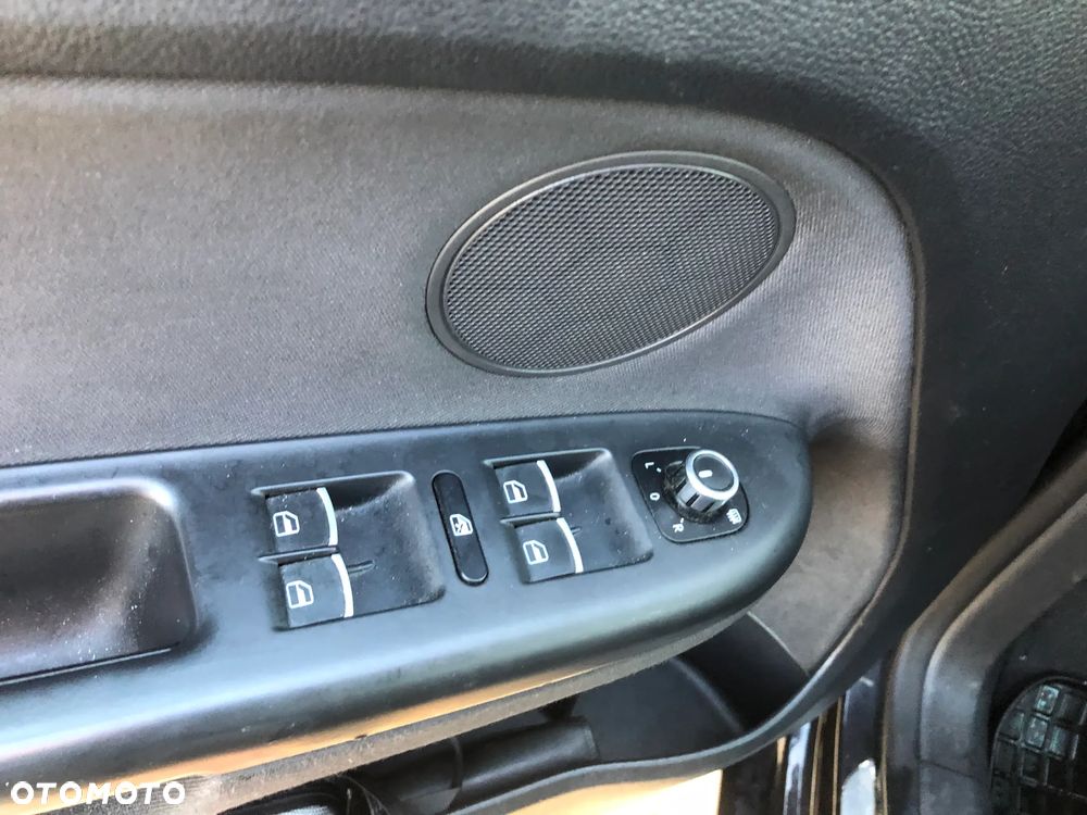 Volkswagen Golf Plus 1.6 TDI DPF Style - 14