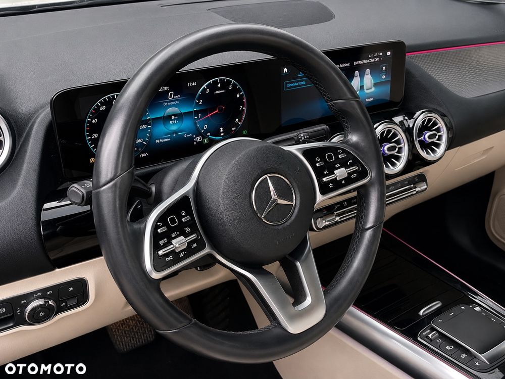 Mercedes-Benz GLA 200 Progressive - 8