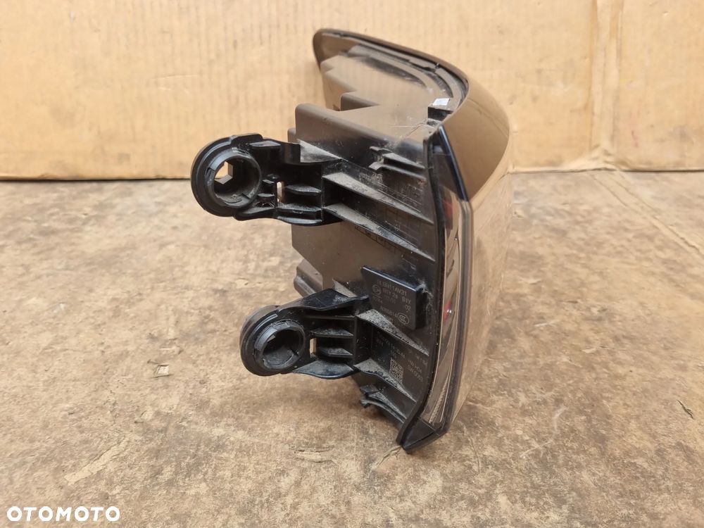 VW ID.4 IQ LIGHT LAMPA TYLNA PRAWA - 4