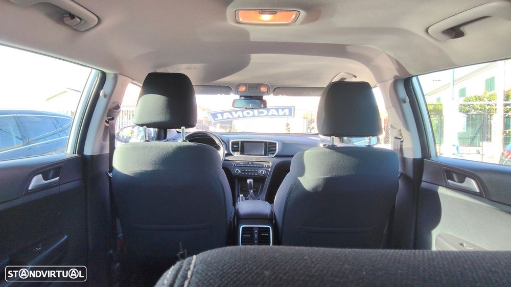 Kia Sportage 1.6 CRDi ISG MHEV Urban - 17