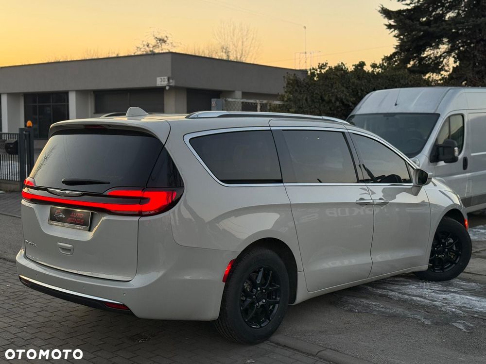 Chrysler Pacifica - 4