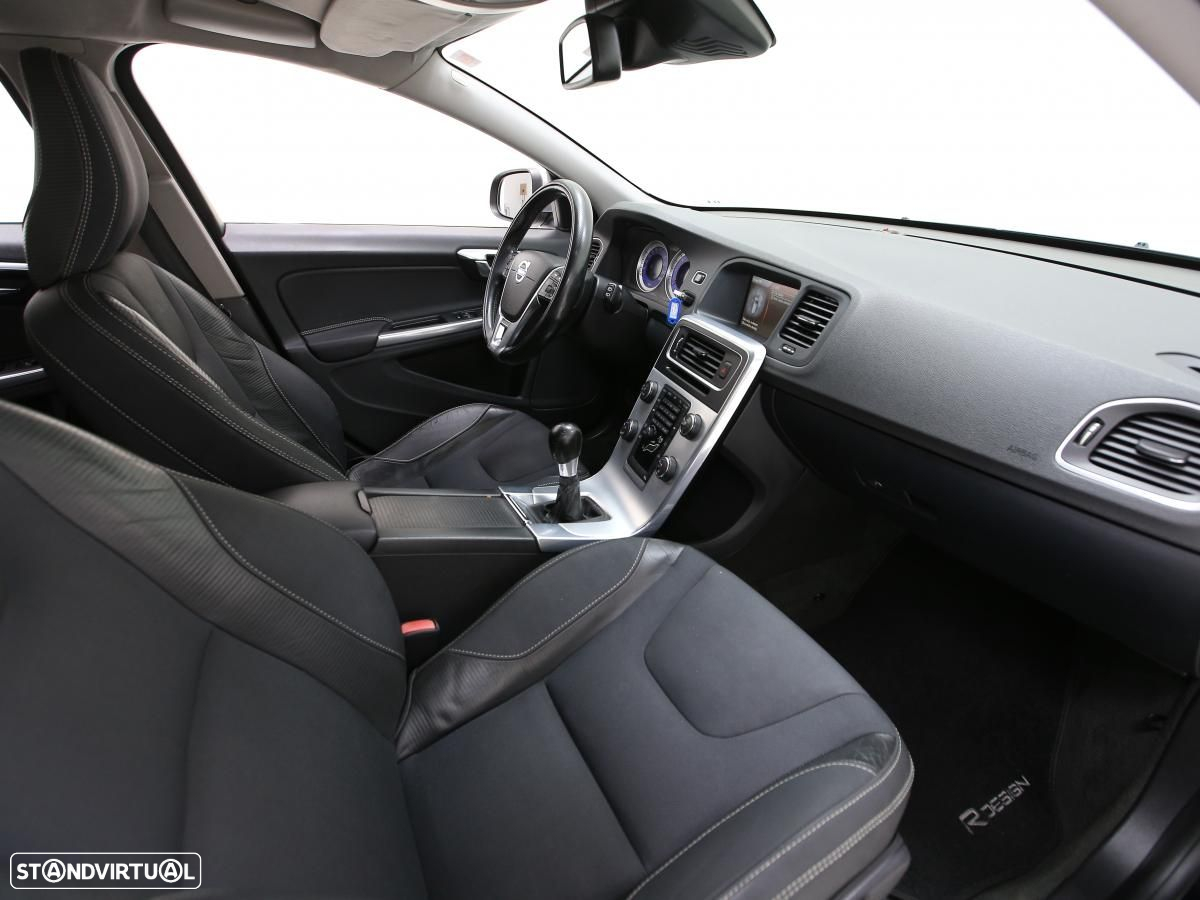 Volvo V60 2.0 D3 R-Design - 9