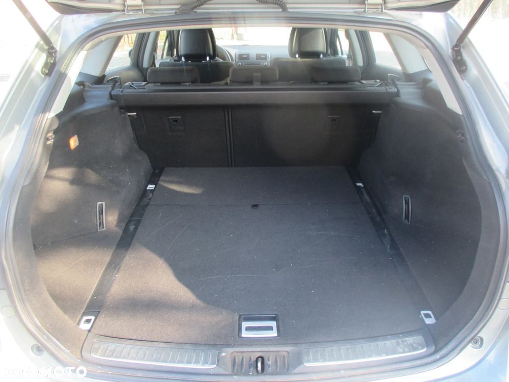 Toyota Avensis 1.8 Sol - 28