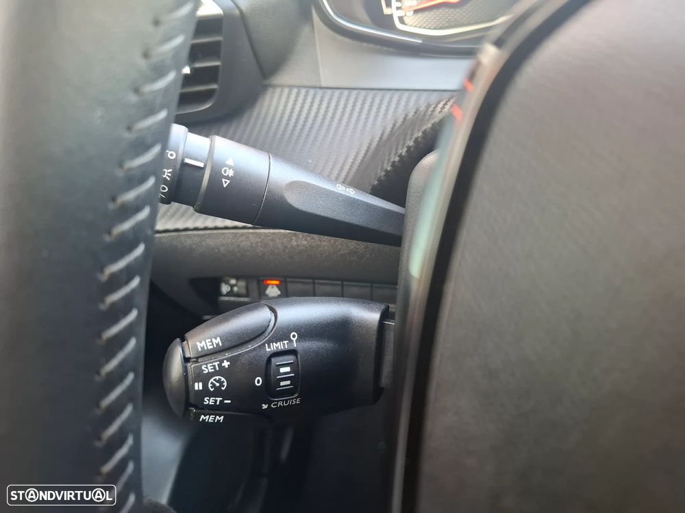 Peugeot 208 PureTech 100 Allure Pack - 25