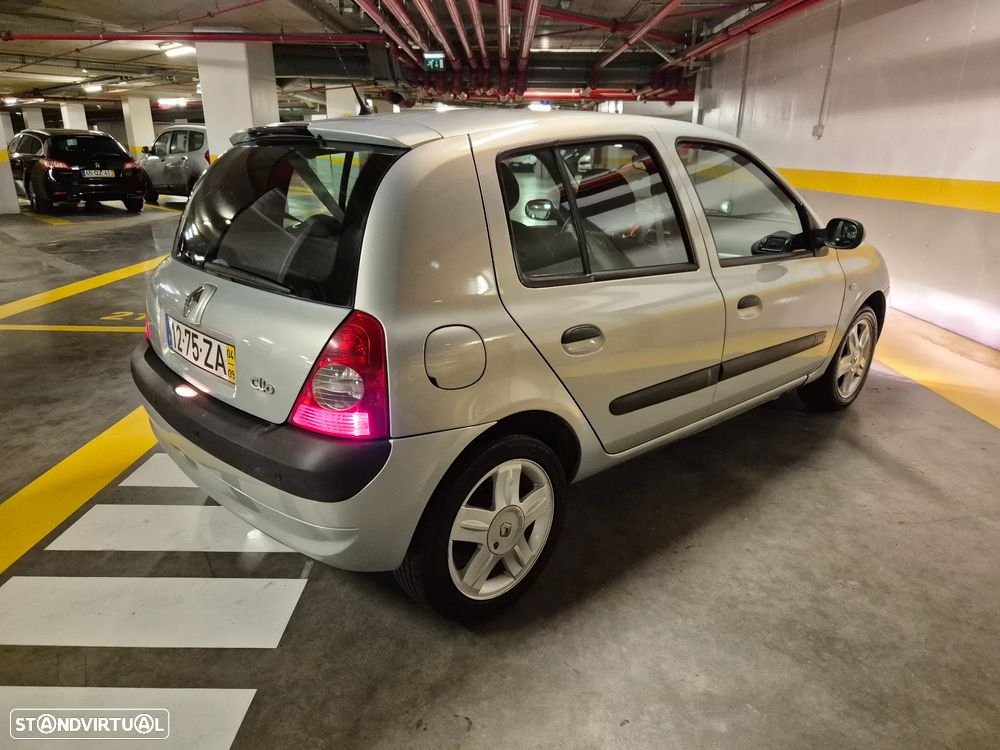 Renault Clio 1.2 16V Confort Dynamique - 9