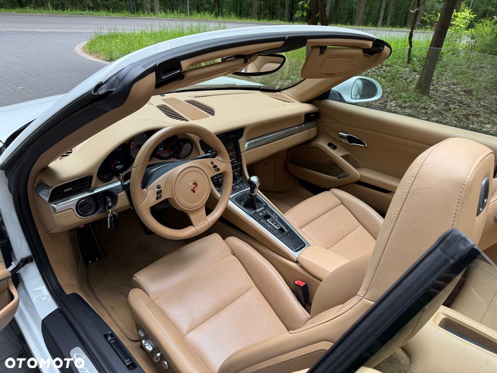 Porsche 911 Carrera S - 16