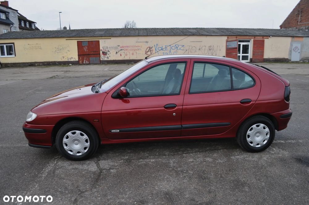 Renault Megane 1.6 RN - 4