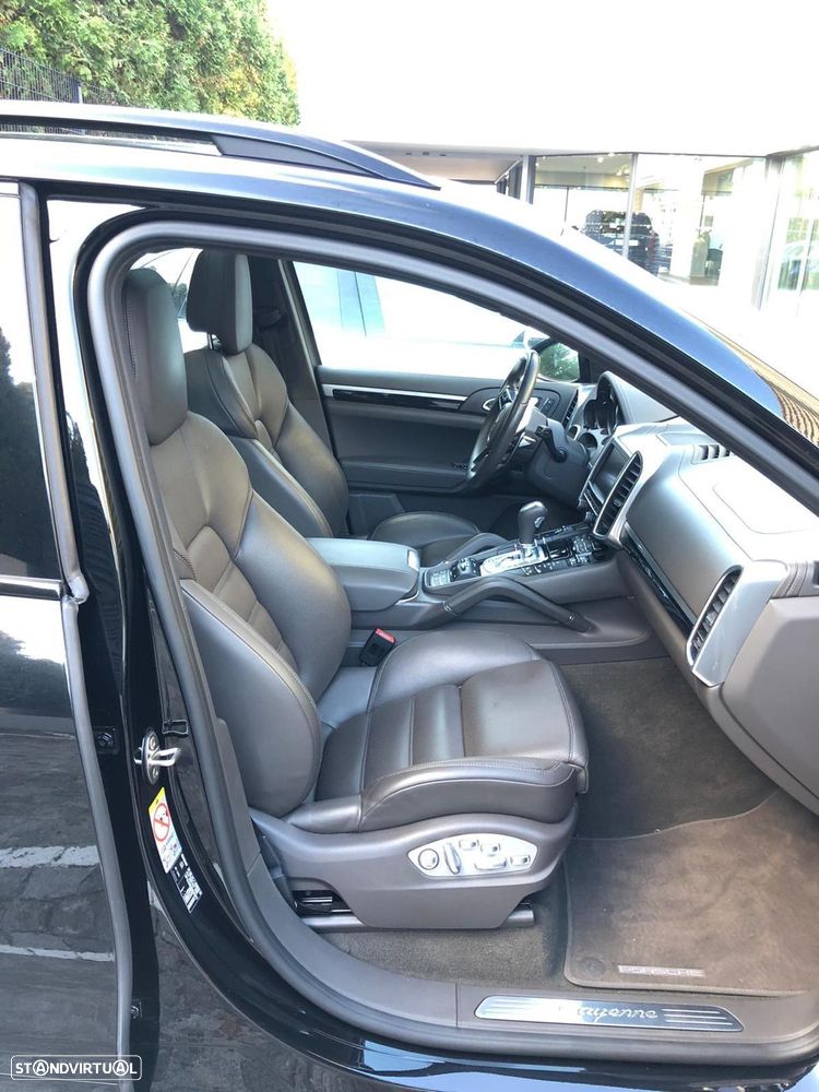 Porsche Cayenne - 4