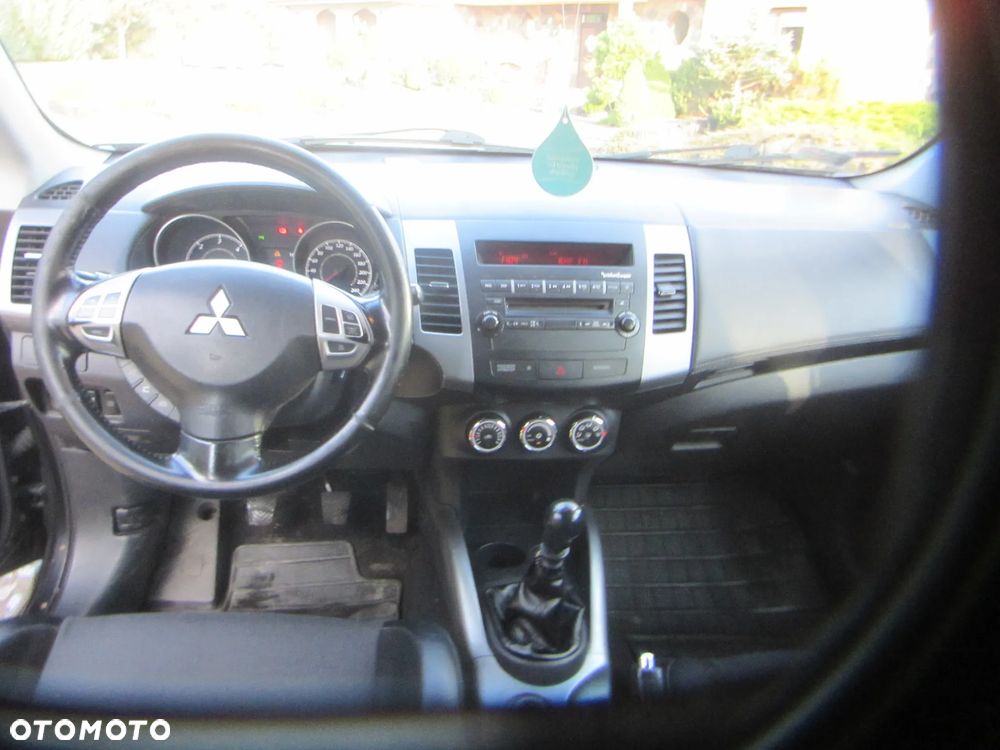 Mitsubishi Outlander - 8