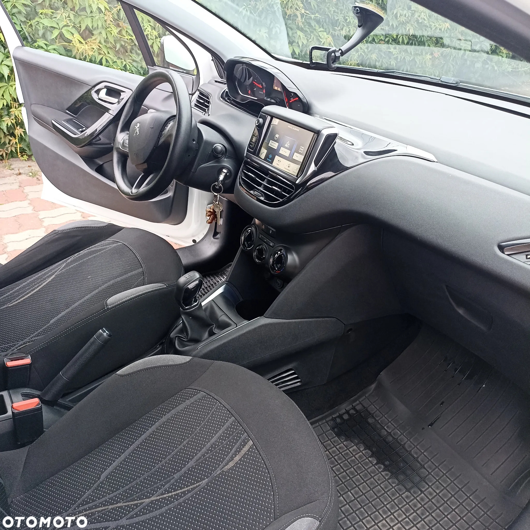 Peugeot 208 - 16