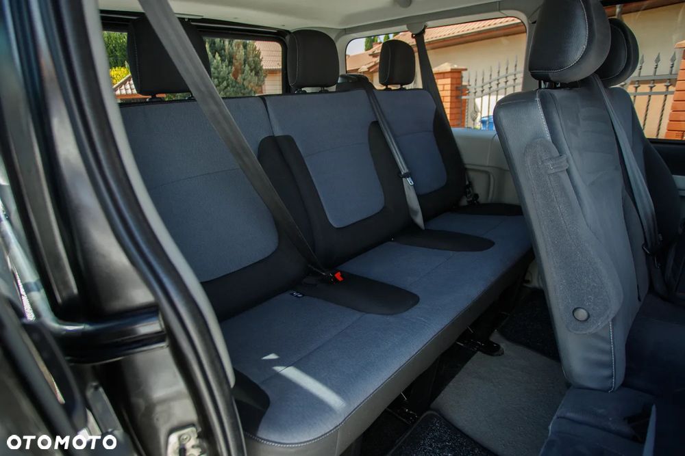 Renault Trafic Grand Passenger Black Edition - 22