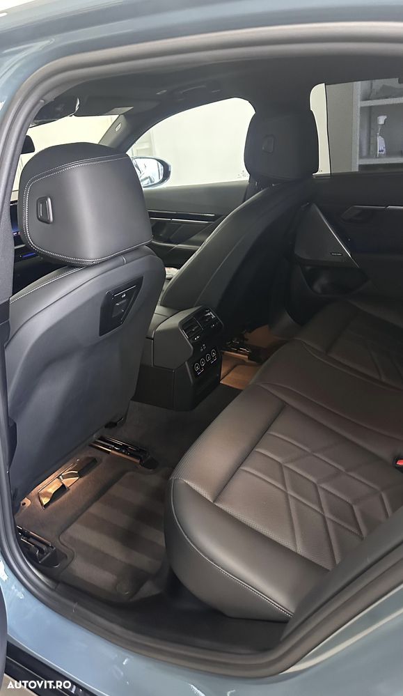 BMW Seria 5 520i AT MHEV - 11