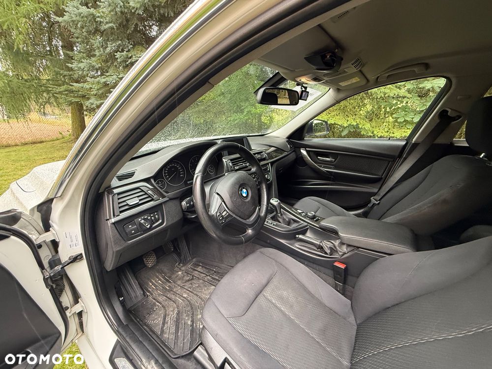 BMW Seria 3 318d Luxury Line - 12