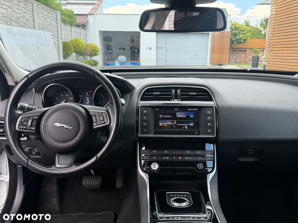 Jaguar XE 2.0 D Prestige - 13