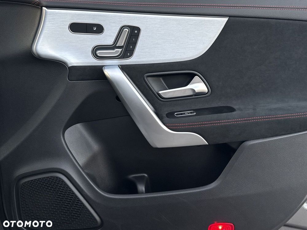 Mercedes-Benz CLA 250 4-Matic AMG Line 7G-DCT - 21
