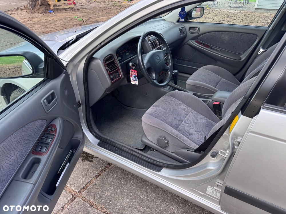 Toyota Avensis - 25