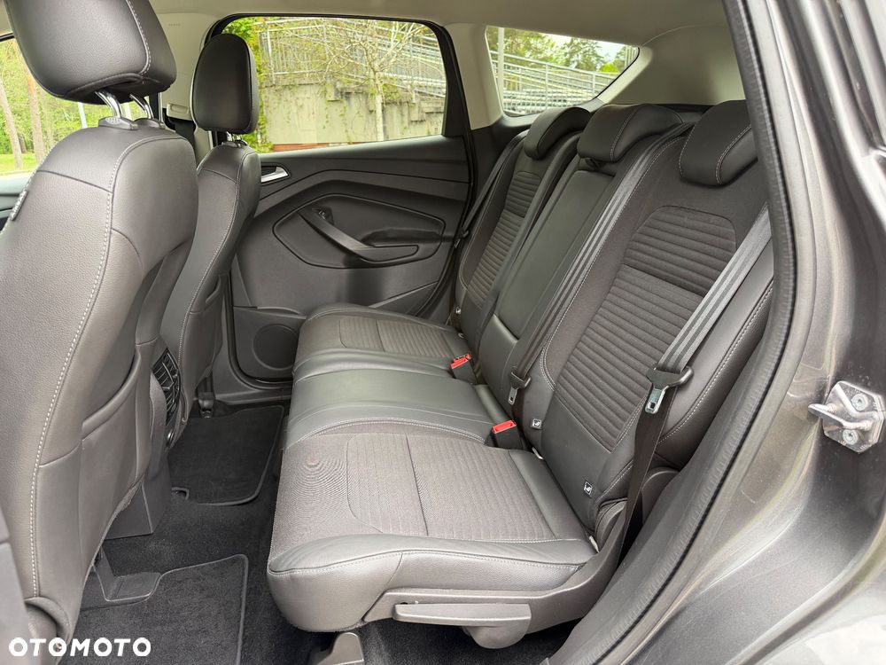 Ford Kuga 2.0 TDCi 2x4 Titanium - 29
