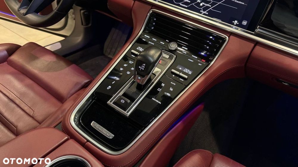 Porsche Panamera 4 Platinum Edition - 35