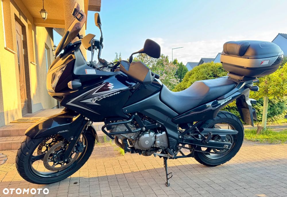 Suzuki V-STROM - 1