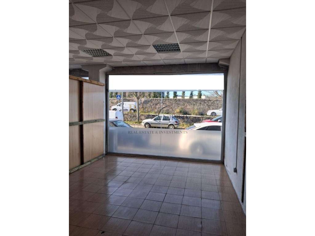 Armazém Industrial com 957 m² Licenciado para Comércio e Indústria - Grande imagem: 2/38