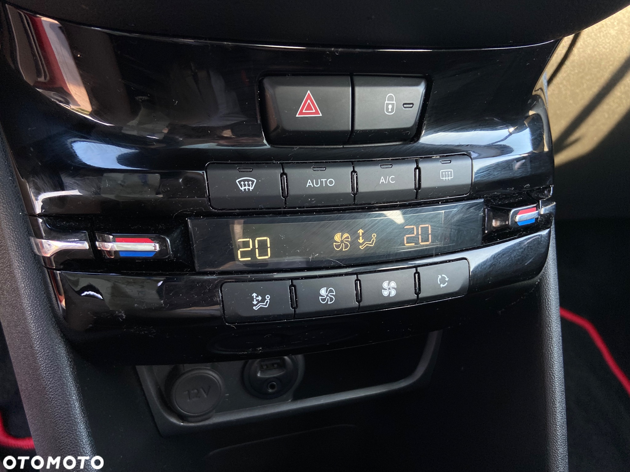 Peugeot 208 82 VTI Allure - 21