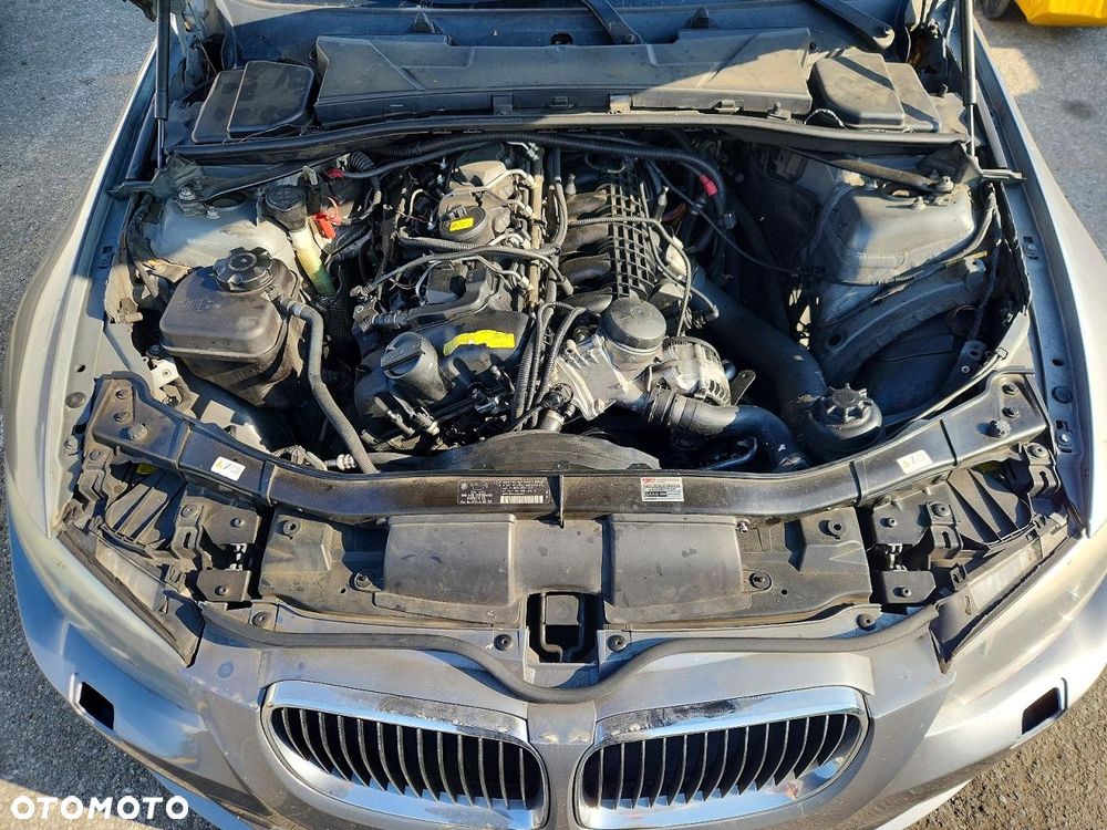 BMW Seria 3 335i Luxury Line - 12