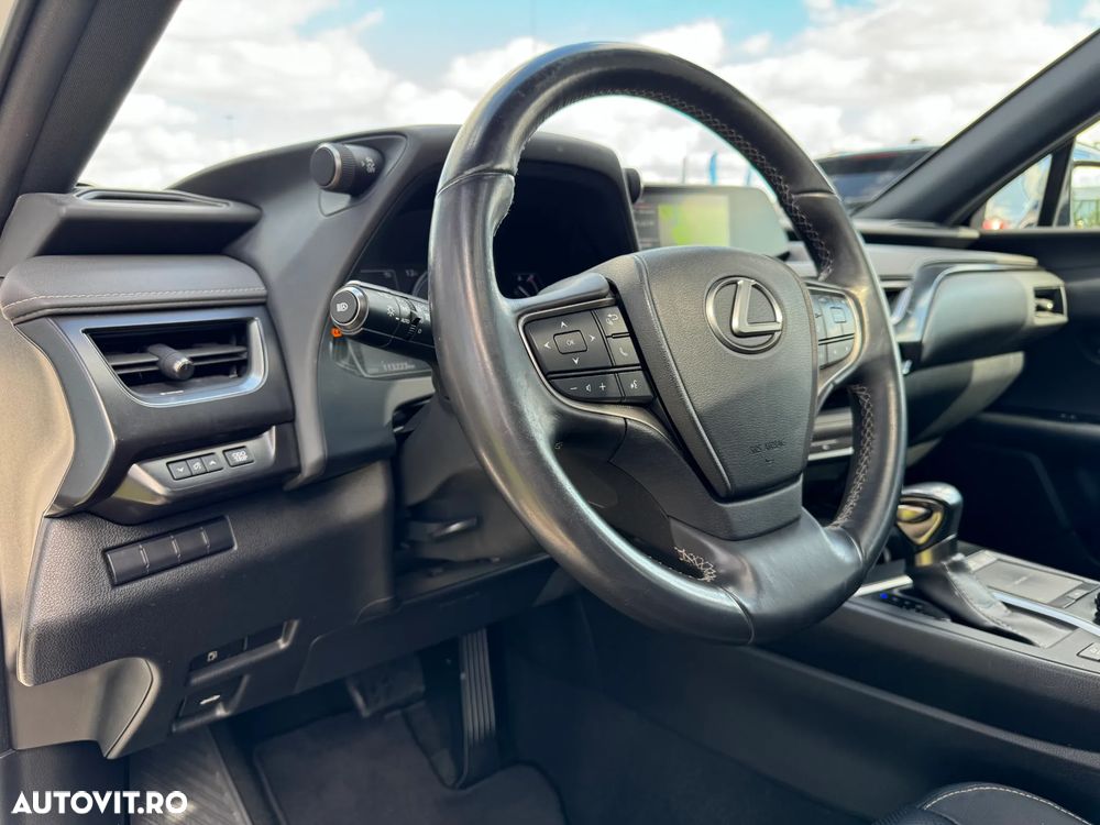 Lexus UX 250h FWD Business - 13