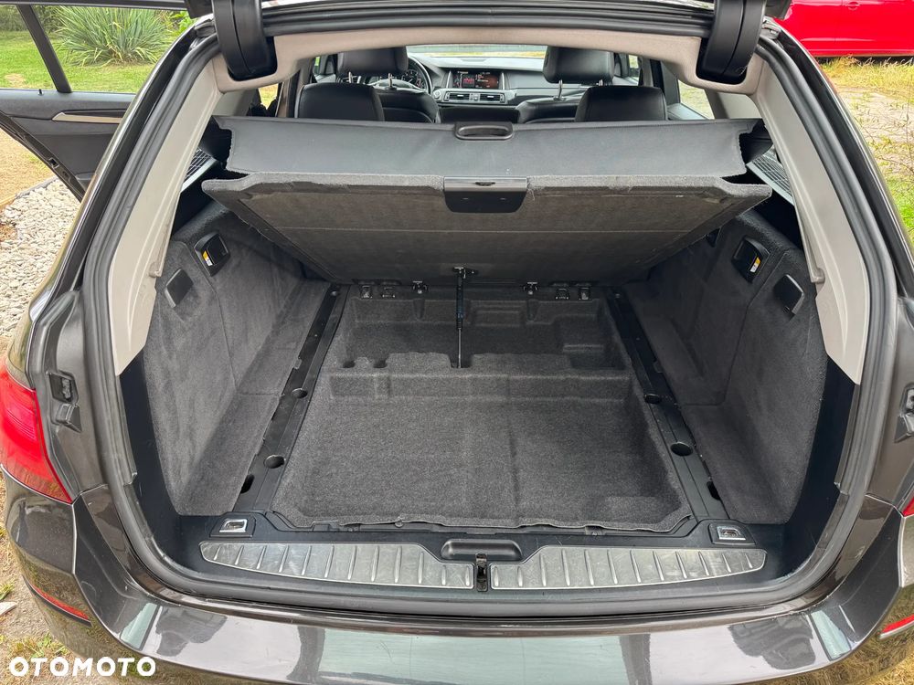 BMW Seria 5 525d xDrive - 12