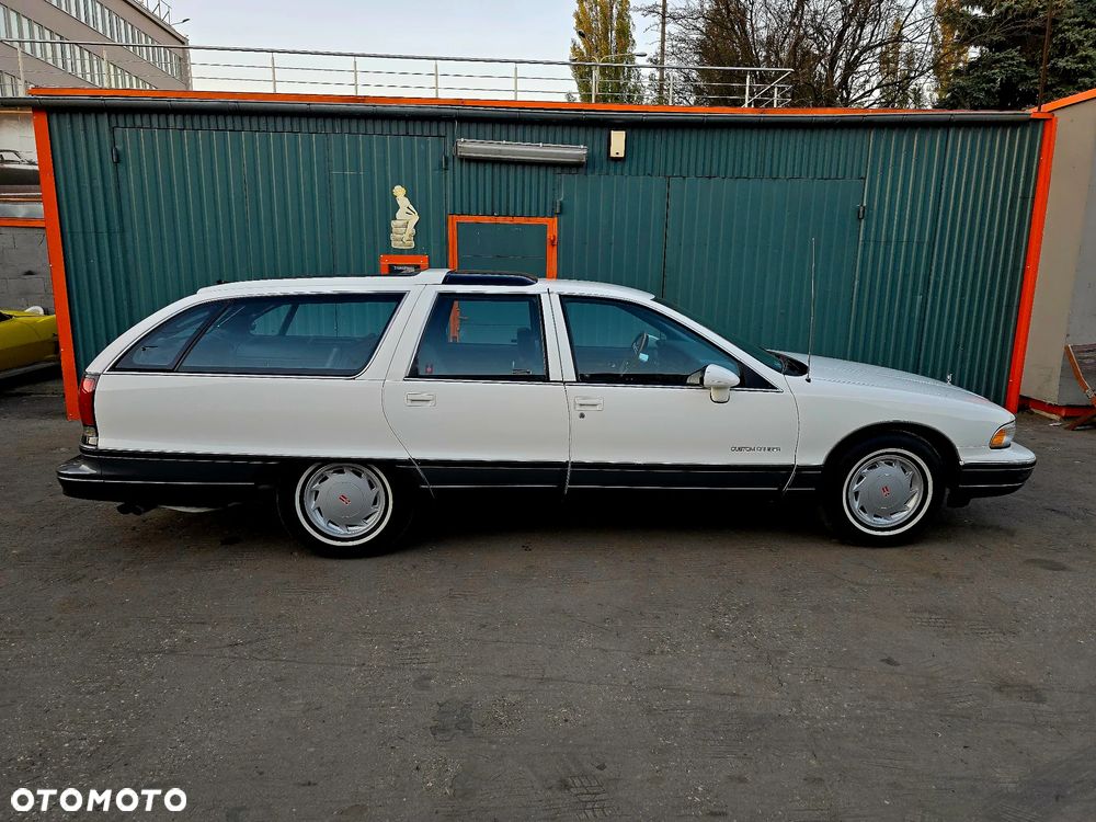 Oldsmobile Custom Cruiser - 17